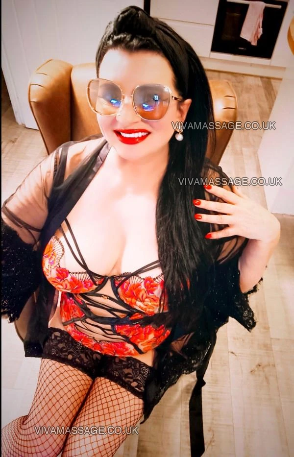 Photo 1 of Juicy Curvy Sophia 