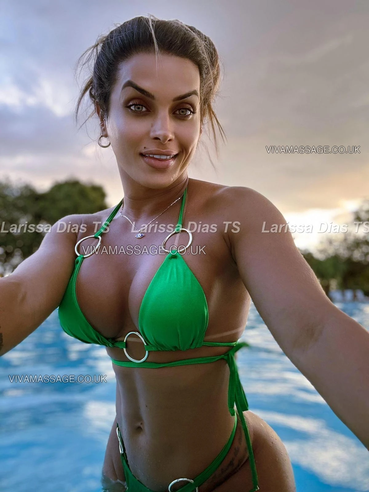 Photo 6 of Larissa Dias TS