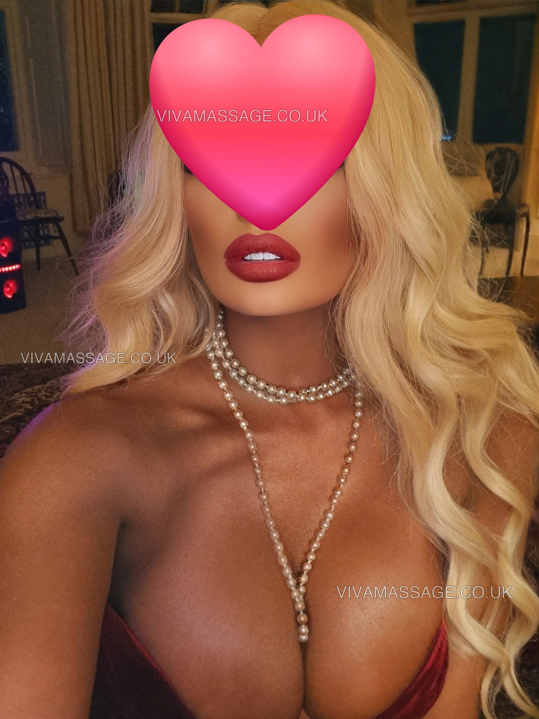 Photo 1 of Carmen Bella Fox