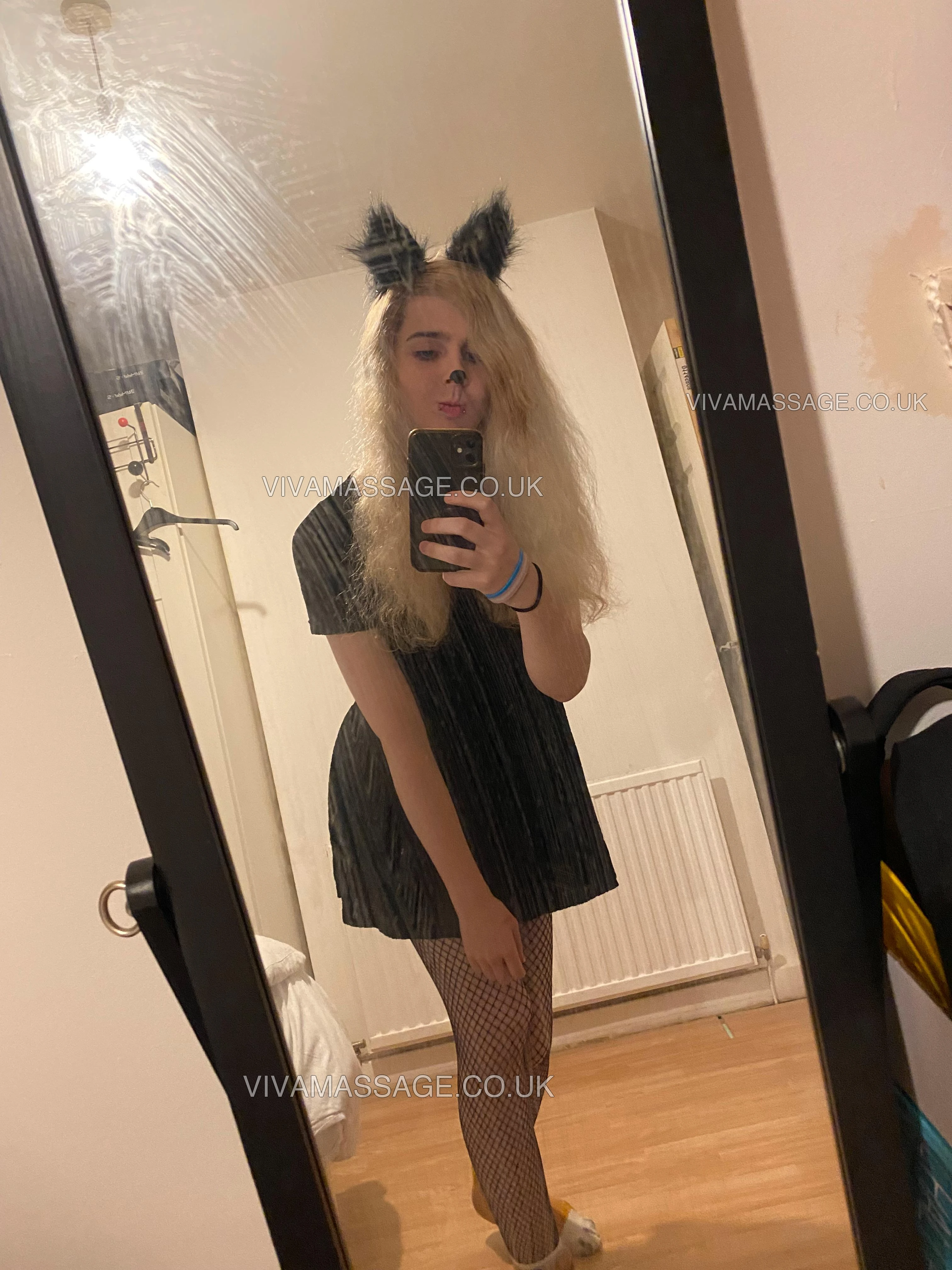 Photo 5 of Violet_Kiss