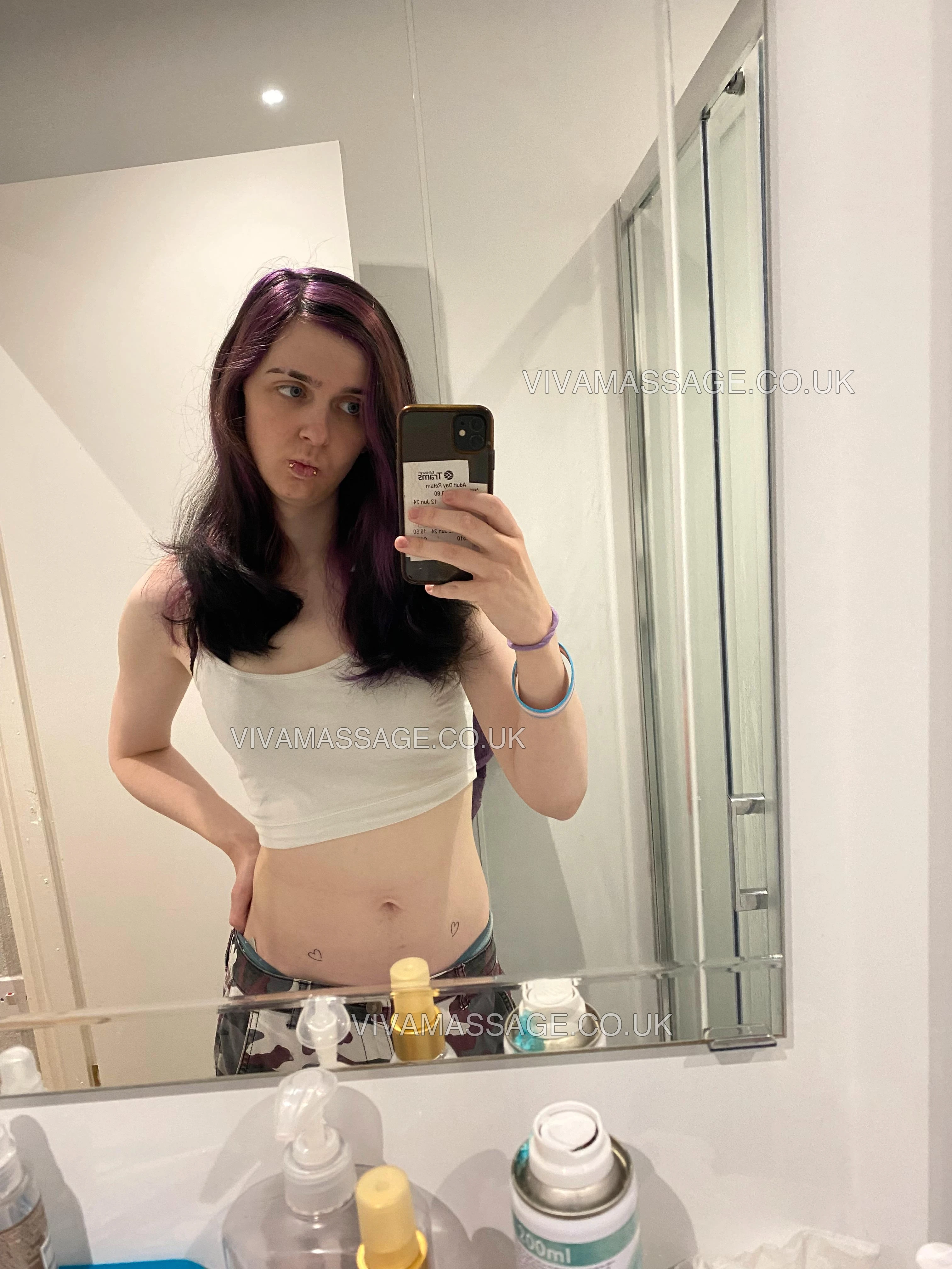 Photo 3 of Violet_Kiss