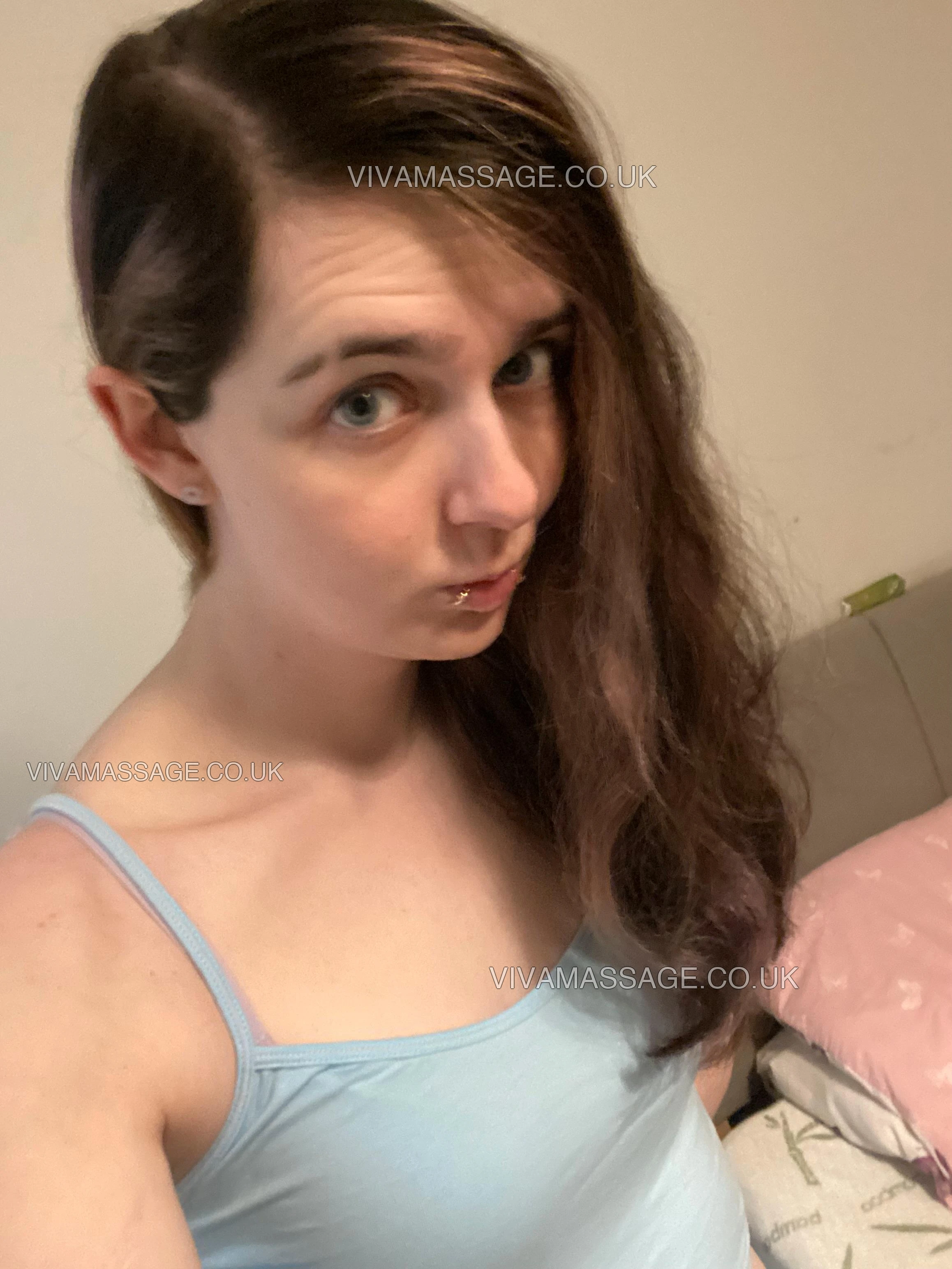 Photo 6 of Violet_Kiss