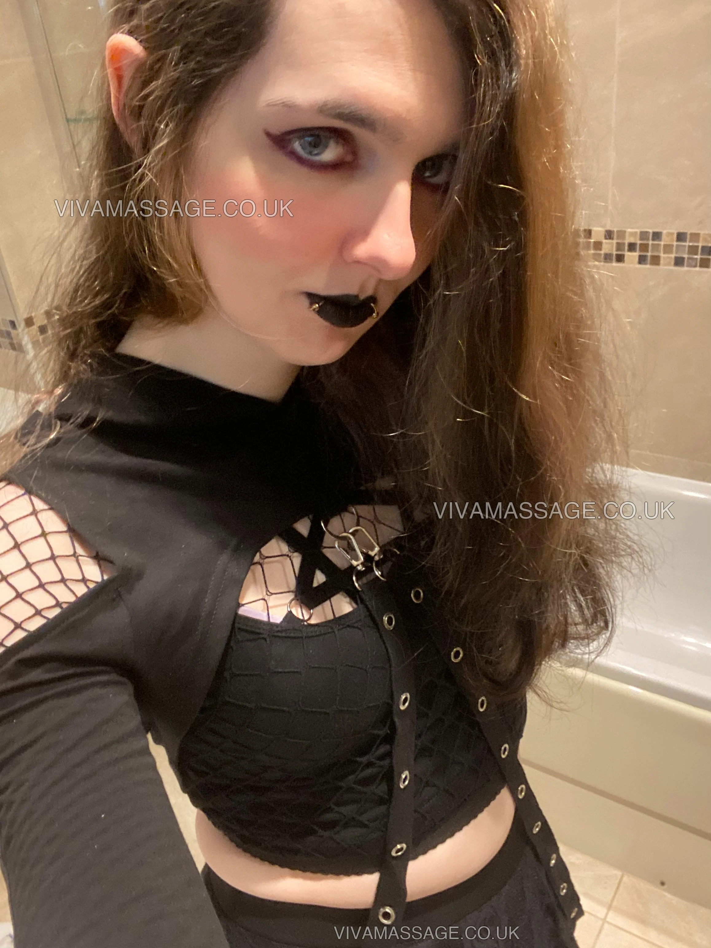 Photo 9 of Violet_Kiss