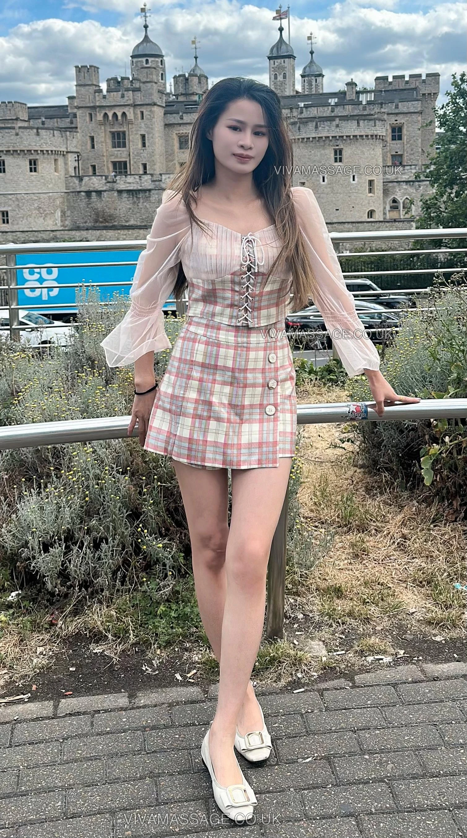 Photo 21 of Feather x