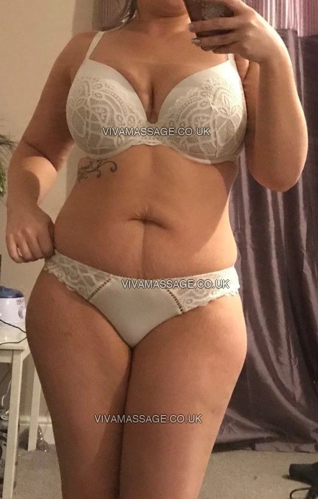 Photo 5 of kurvyKate39