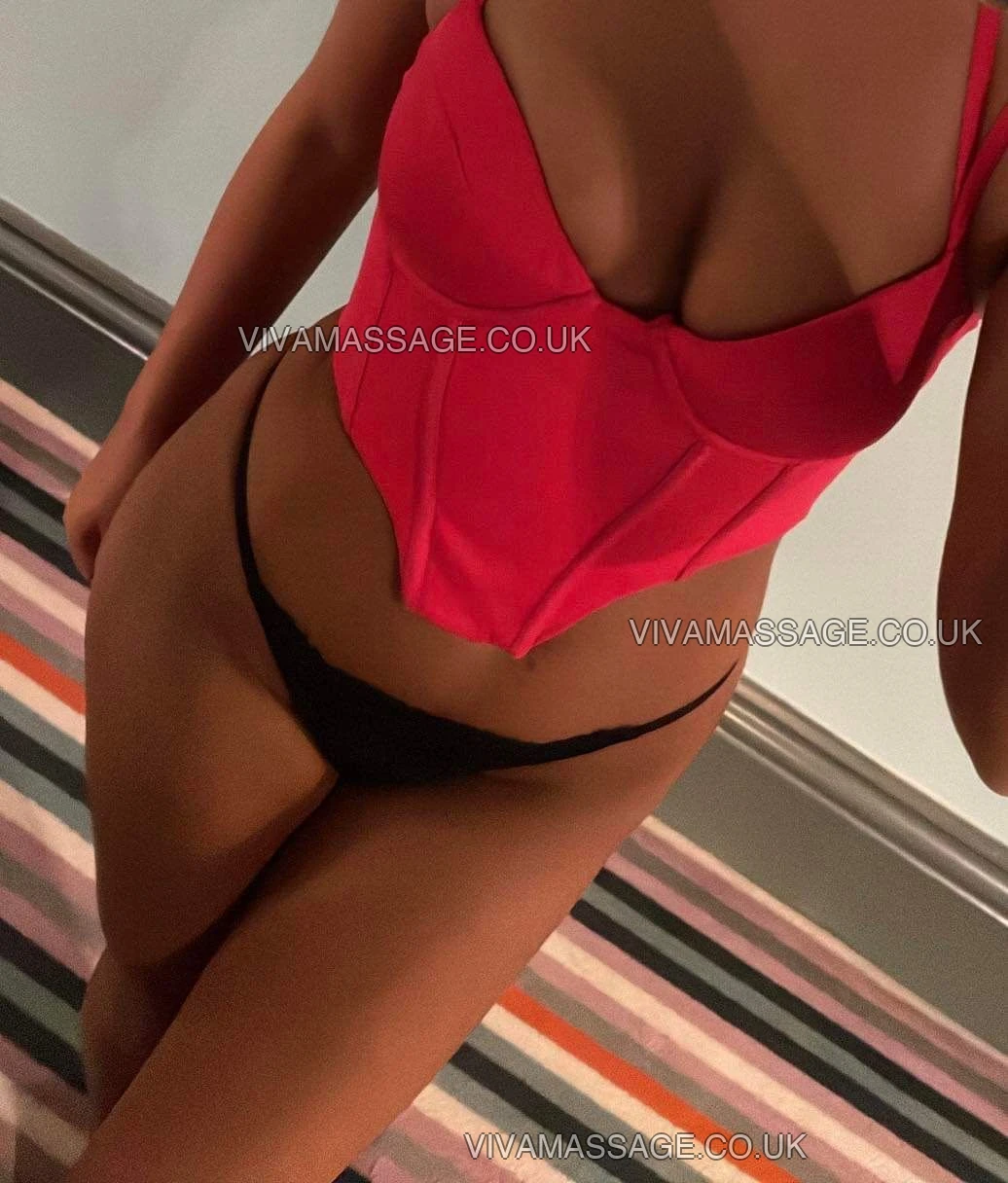 Photo 5 of english.leah 