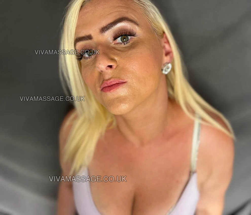 Photo 14 of NaughtyChloe92