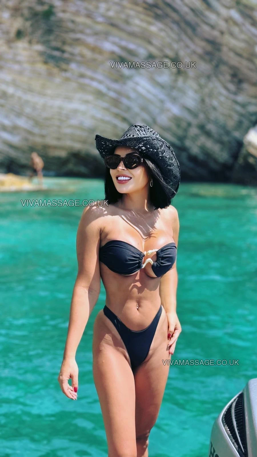 Photo 3 of stunning.bia