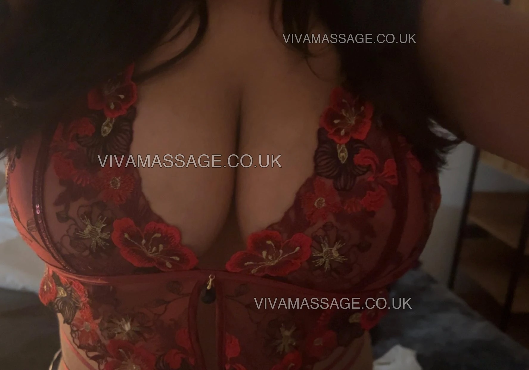 Photo 3 of English_Laelah xx