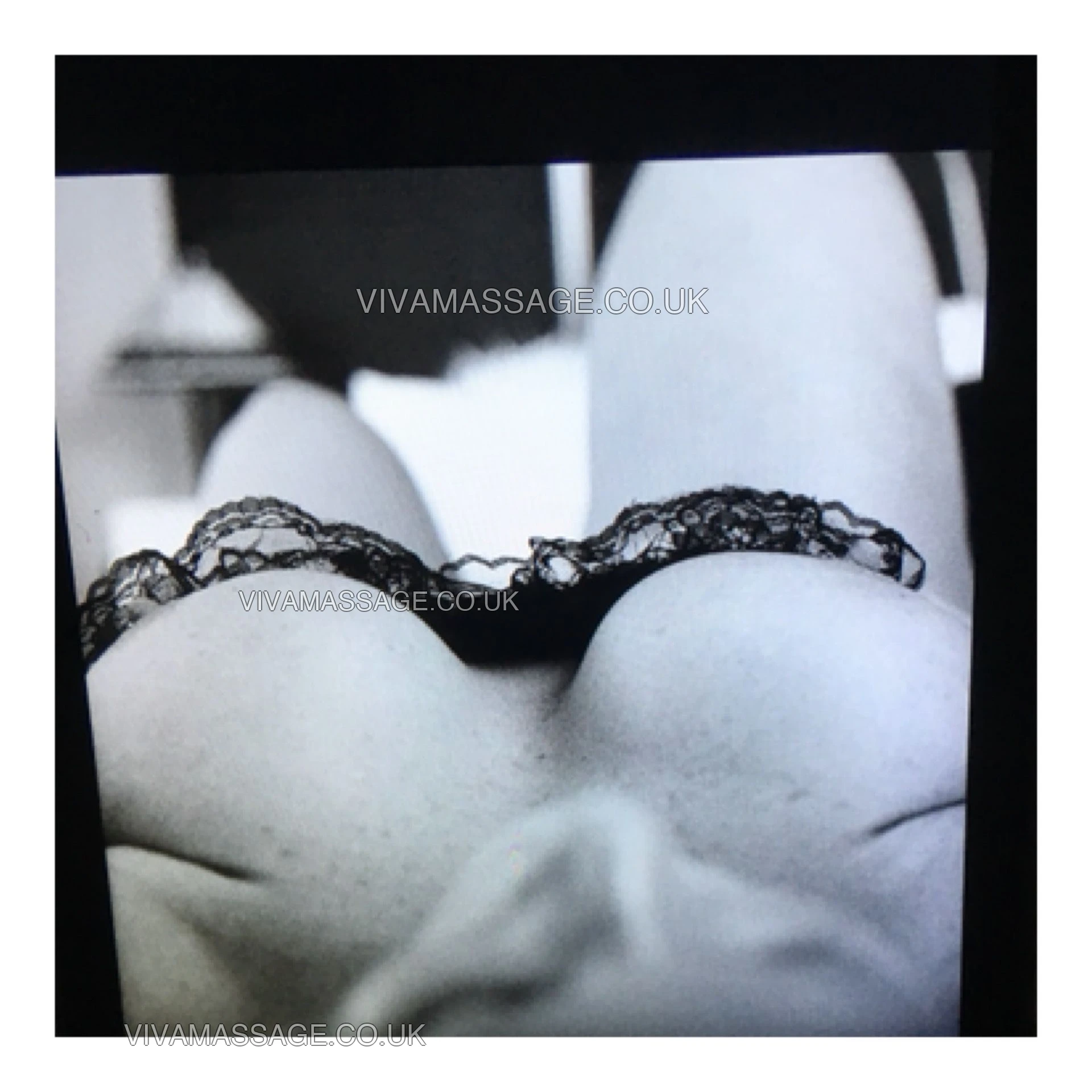 Photo 32 of Saskia Jones