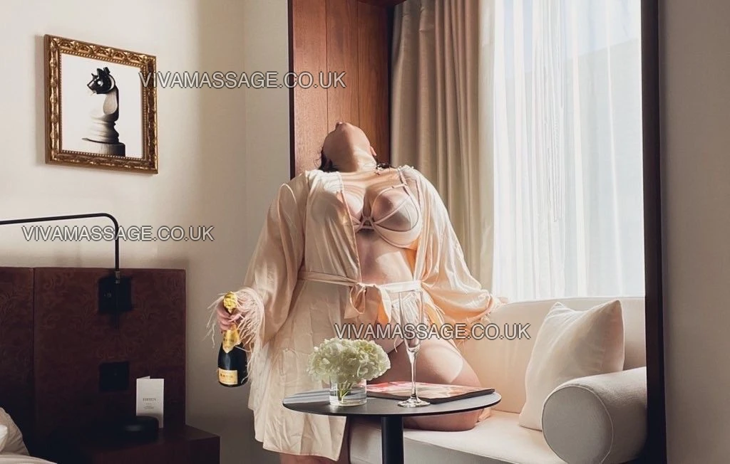 Photo 5 of VioletBBW