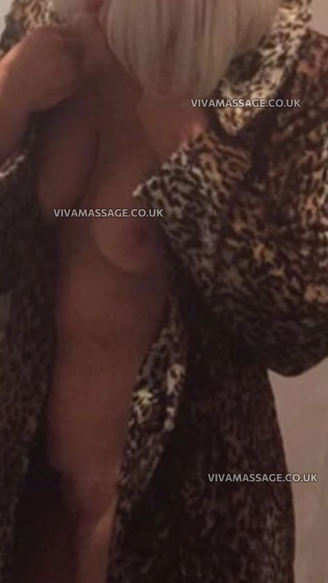 Photo 22 of roxiexx ENGLISH