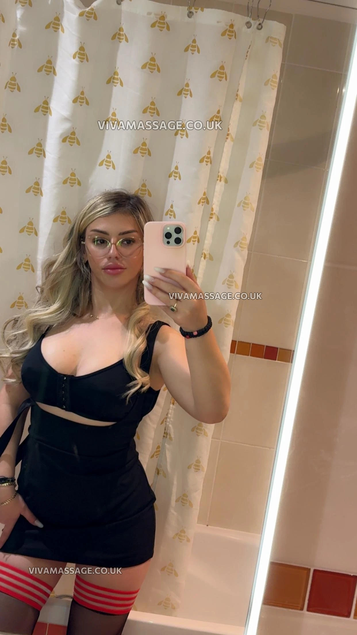 Photo 1 of Julya Petite