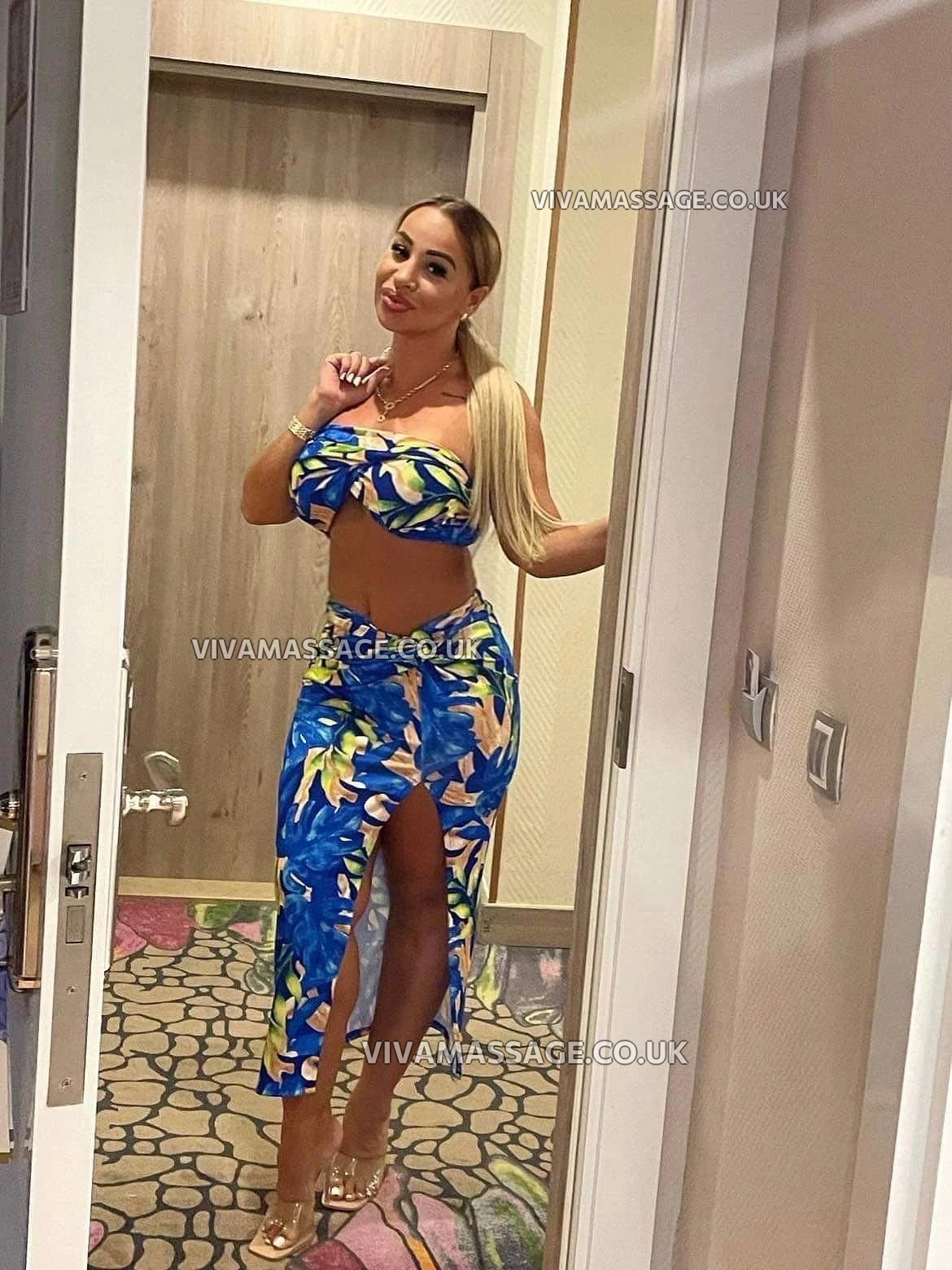 Photo 7 of Emily Babe x