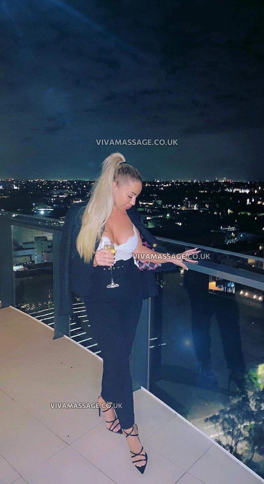 Photo 9 of Emily Babe x