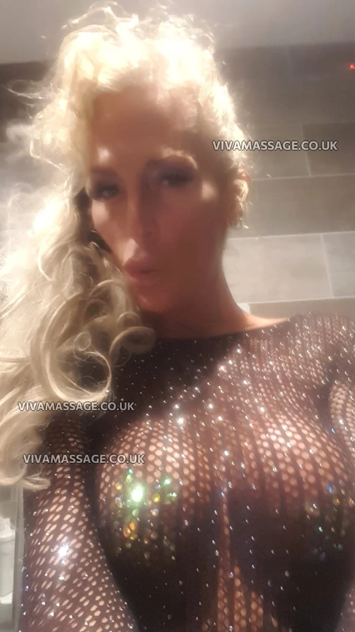 Photo 1 of Miss FOXY blonde